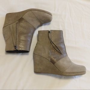 Like New TOM’S Wedges with Croc Accent